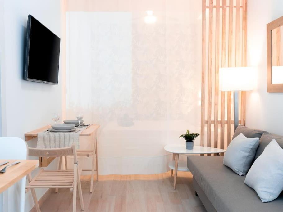 Acogedor Estudio En Triana Con Jacuzzi Y Wifi Siviglia Esterno foto