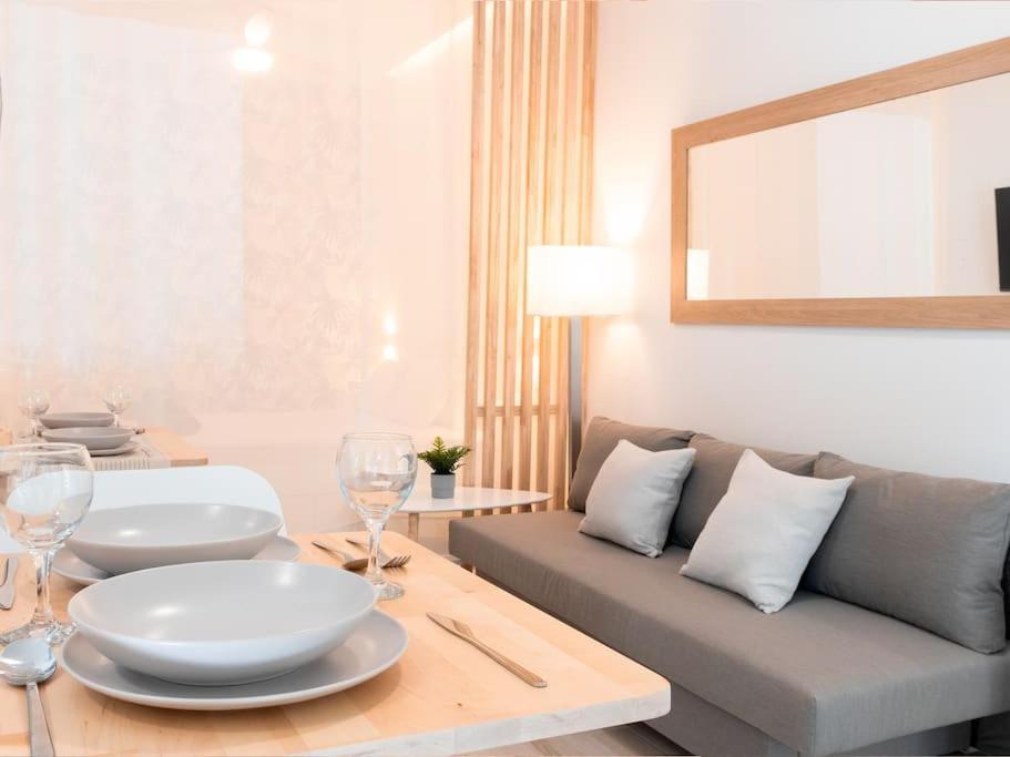 Acogedor Estudio En Triana Con Jacuzzi Y Wifi Siviglia Esterno foto