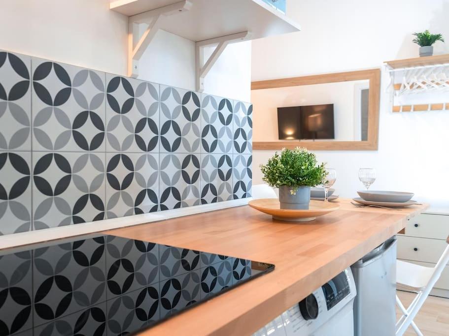 Acogedor Estudio En Triana Con Jacuzzi Y Wifi Siviglia Esterno foto