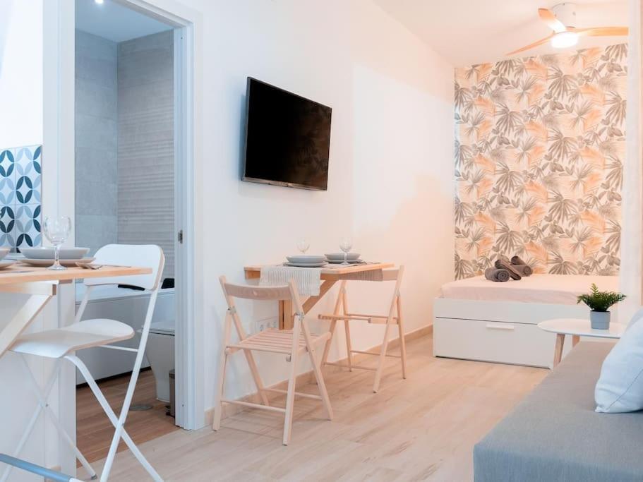 Acogedor Estudio En Triana Con Jacuzzi Y Wifi Siviglia Esterno foto