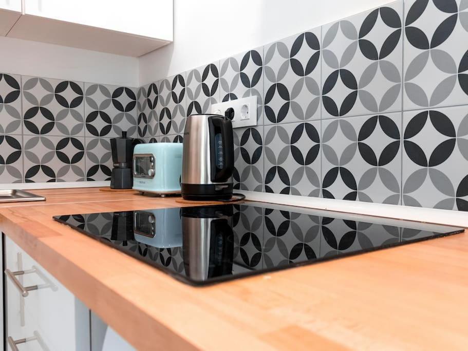 Acogedor Estudio En Triana Con Jacuzzi Y Wifi Siviglia Esterno foto
