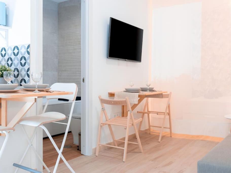 Acogedor Estudio En Triana Con Jacuzzi Y Wifi Siviglia Esterno foto