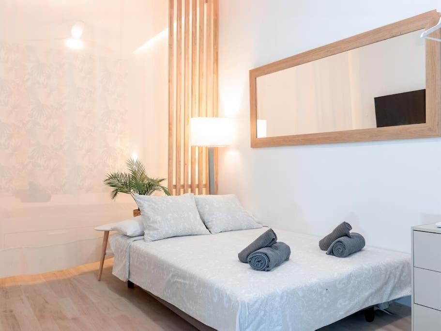 Acogedor Estudio En Triana Con Jacuzzi Y Wifi Siviglia Esterno foto