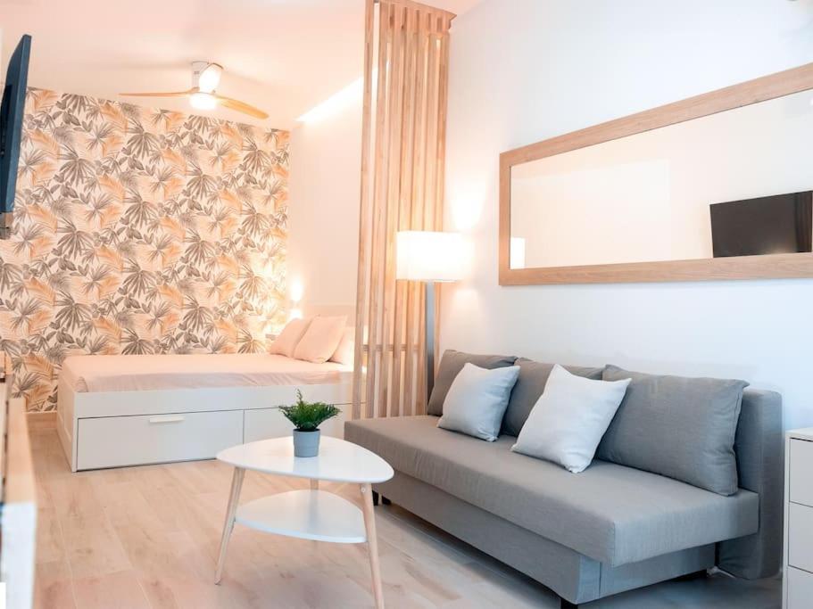 Acogedor Estudio En Triana Con Jacuzzi Y Wifi Siviglia Esterno foto