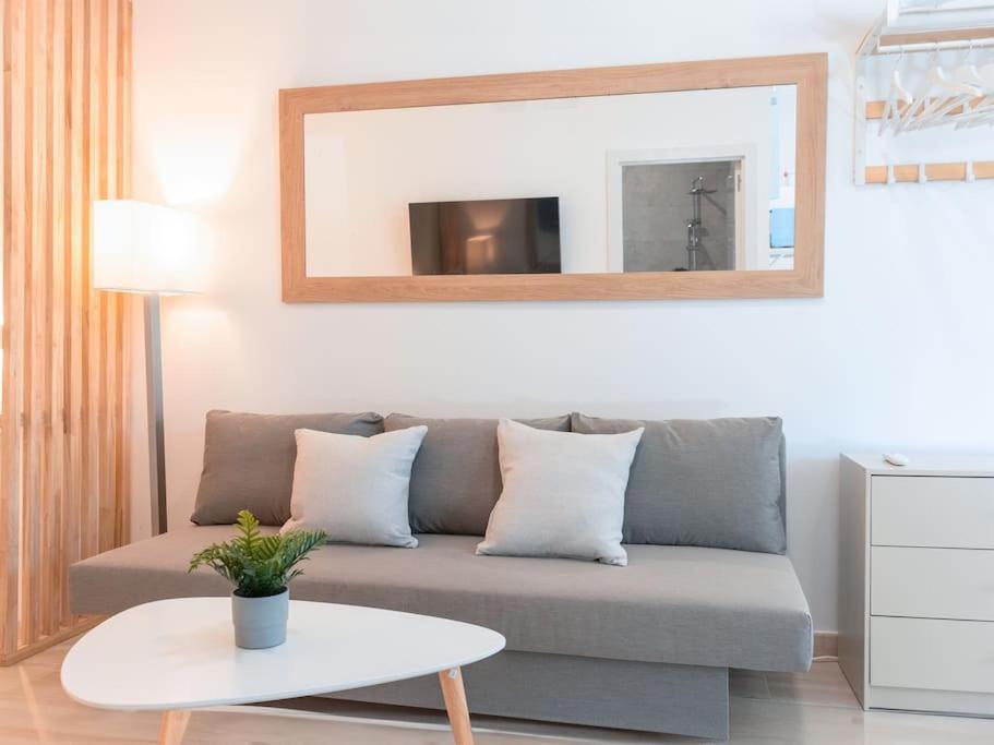 Acogedor Estudio En Triana Con Jacuzzi Y Wifi Siviglia Esterno foto