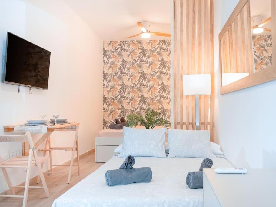 Acogedor Estudio En Triana Con Jacuzzi Y Wifi Siviglia Esterno foto