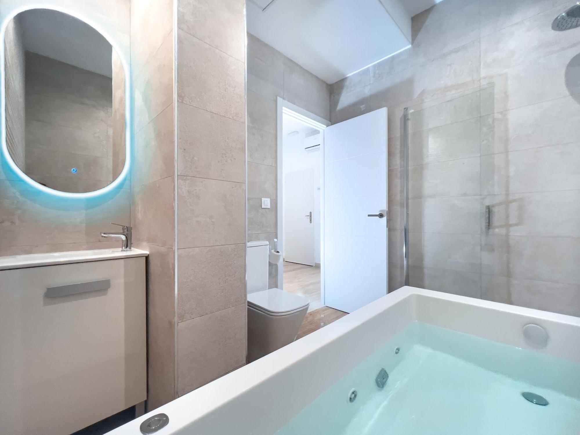 Acogedor Estudio En Triana Con Jacuzzi Y Wifi Siviglia Esterno foto